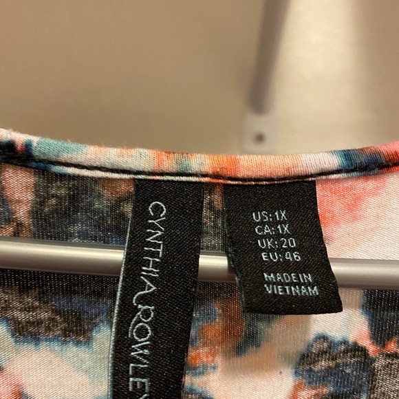 Vneck tunic - Picture 2 of 2